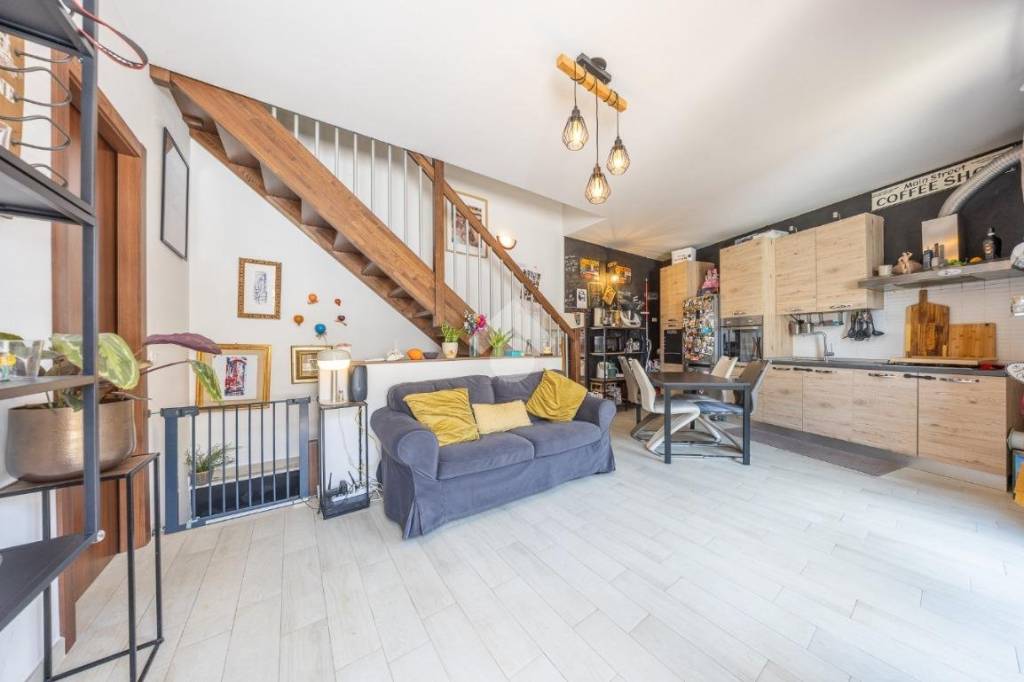 casa indipendente in vendita a Guidonia Montecelio in zona Marco Simone