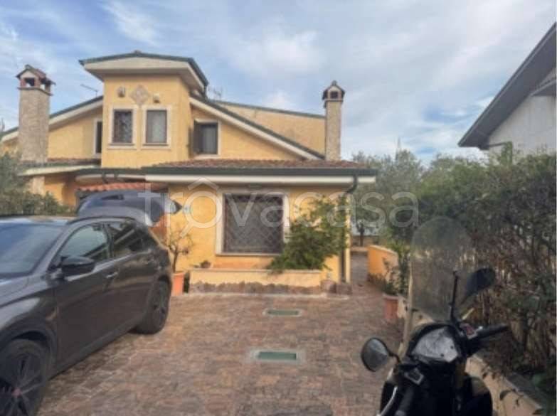 casa indipendente in vendita a Guidonia Montecelio in zona Marco Simone