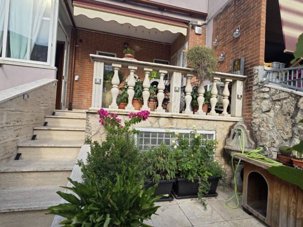 casa indipendente in vendita a Guidonia Montecelio in zona La Botte