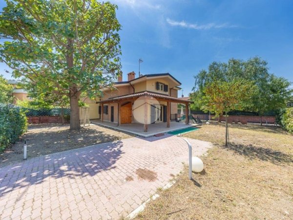 casa indipendente in vendita a Guidonia Montecelio in zona Guidonia