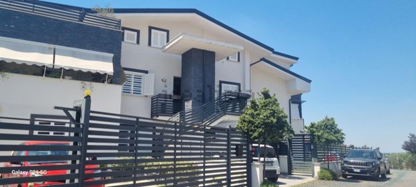 casa indipendente in vendita a Guidonia Montecelio in zona Marco Simone