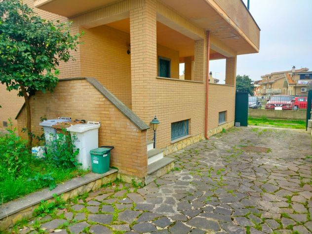 casa indipendente in vendita a Guidonia Montecelio in zona Guidonia