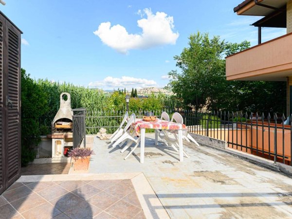 casa indipendente in vendita a Guidonia Montecelio in zona La Botte