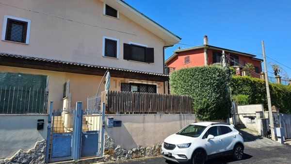 casa indipendente in vendita a Guidonia Montecelio in zona Pichini