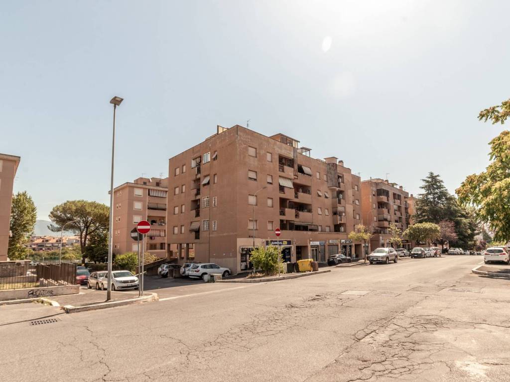 appartamento in vendita a Guidonia Montecelio in zona Colle Fiorito