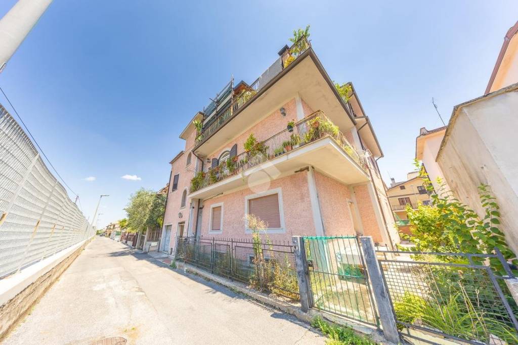 appartamento in vendita a Guidonia Montecelio in zona La Botte