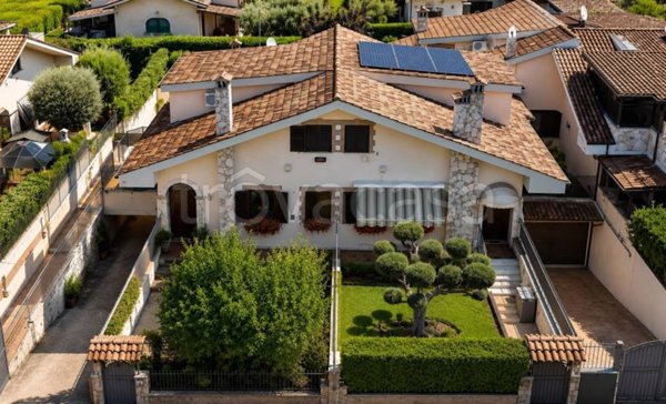 casa indipendente in vendita a Guidonia Montecelio in zona Setteville