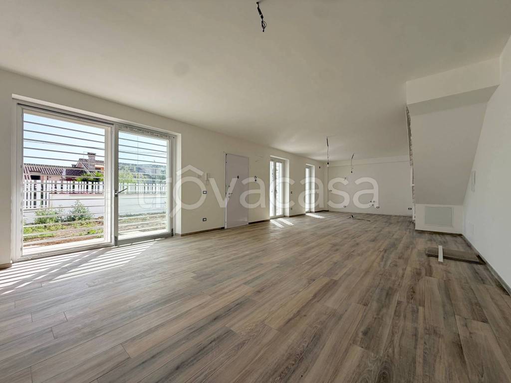 casa indipendente in vendita a Guidonia Montecelio in zona Marco Simone
