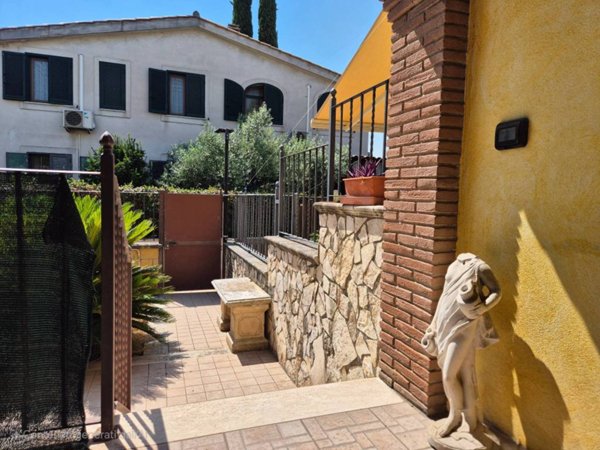 casa indipendente in vendita a Guidonia Montecelio in zona Marco Simone