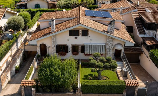 casa indipendente in vendita a Guidonia Montecelio in zona Setteville