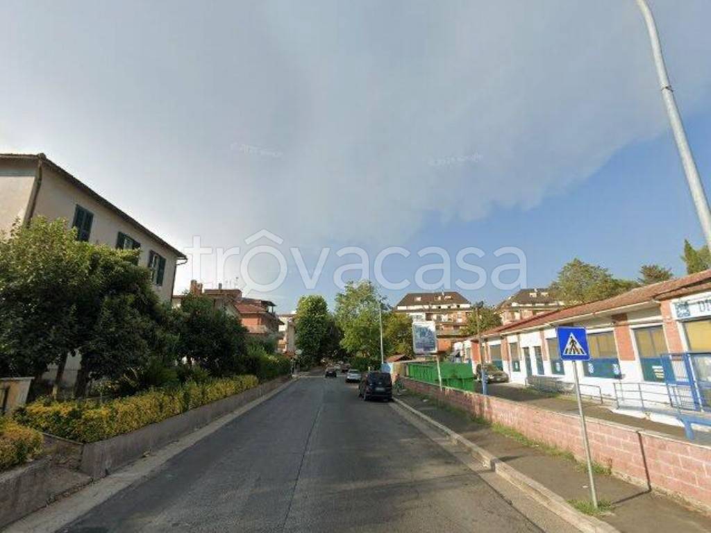 locale commerciale in vendita a Guidonia Montecelio