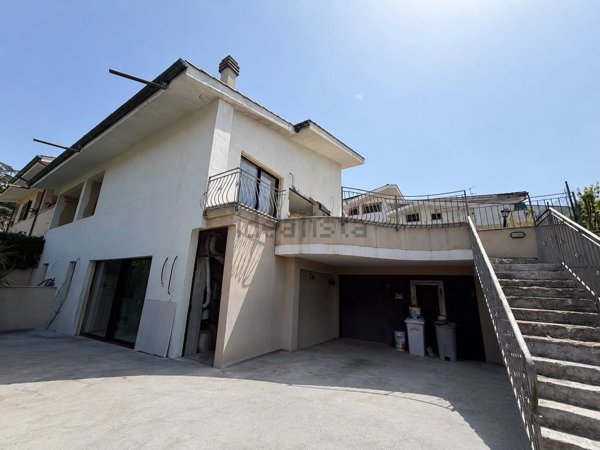 casa indipendente in vendita a Guidonia Montecelio