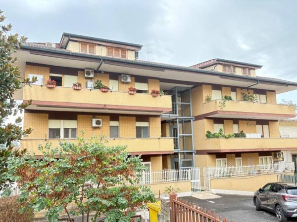 appartamento in vendita a Guidonia Montecelio in zona Guidonia