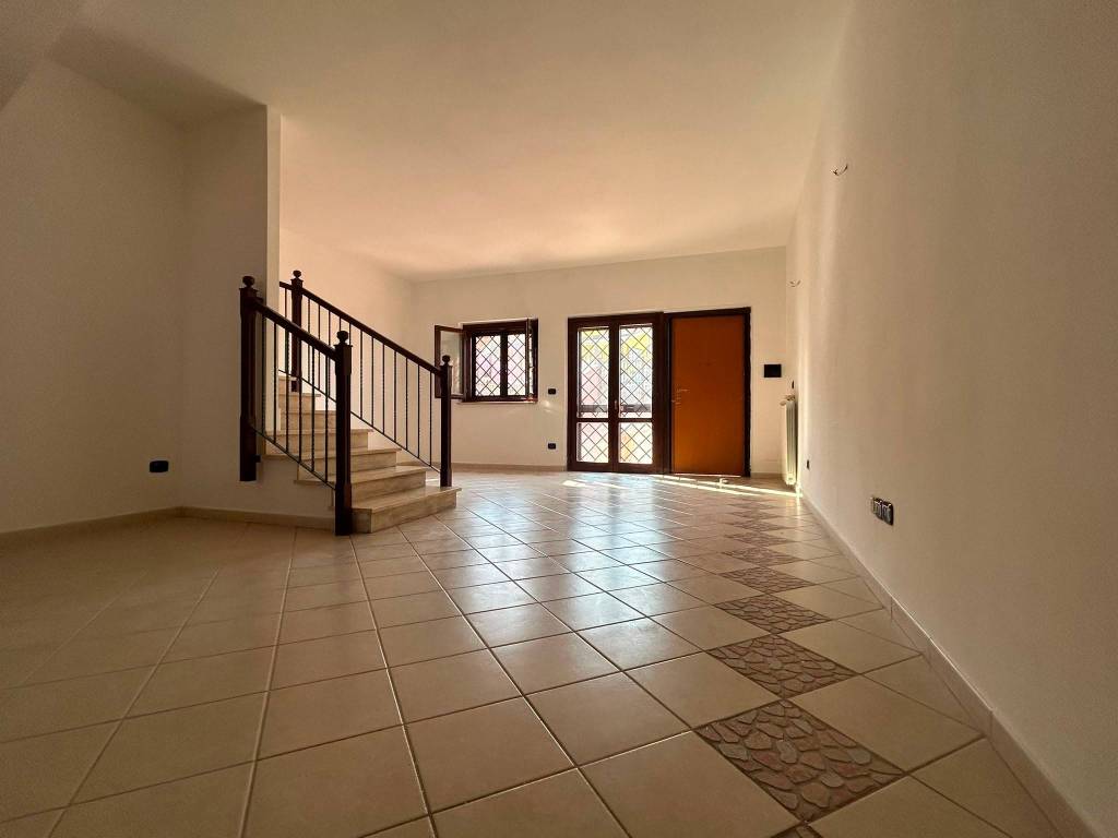 casa indipendente in vendita a Guidonia Montecelio in zona Pichini