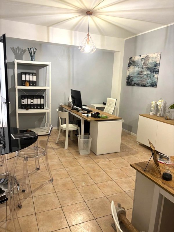 ufficio in vendita a Guidonia Montecelio in zona Colleverde