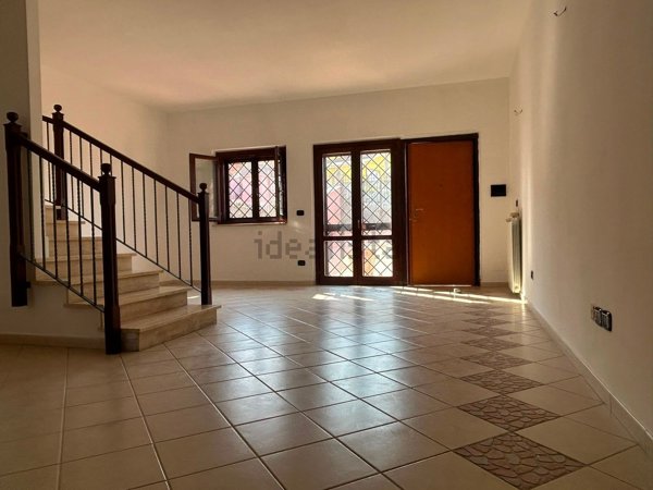 casa indipendente in vendita a Guidonia Montecelio in zona Pichini