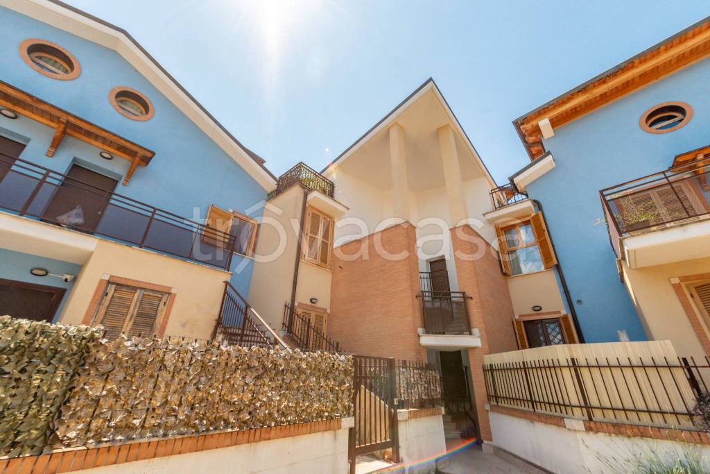 appartamento in vendita a Guidonia Montecelio in zona Colle Fiorito