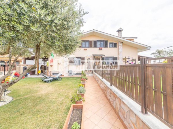 casa indipendente in vendita a Guidonia Montecelio in zona Setteville