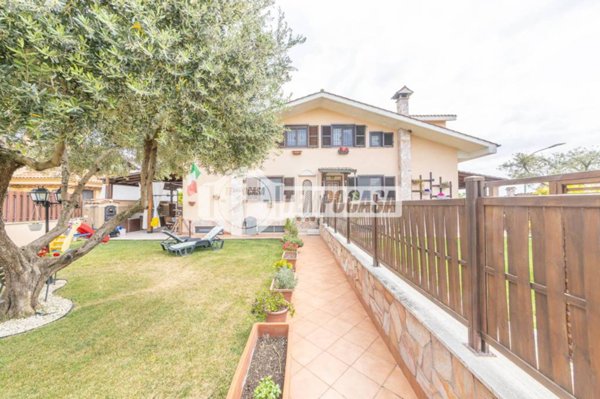 casa indipendente in vendita a Guidonia Montecelio in zona Marco Simone