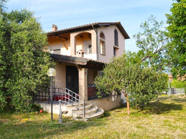 casa indipendente in vendita a Guidonia Montecelio in zona Guidonia