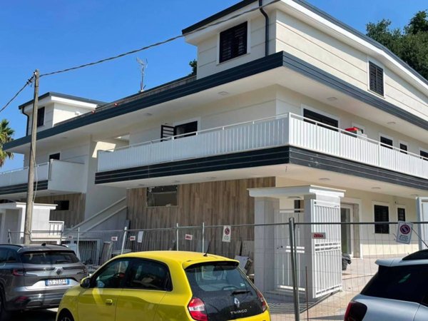 appartamento in vendita a Guidonia Montecelio in zona Marco Simone