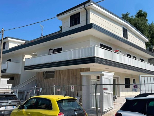 appartamento in vendita a Guidonia Montecelio in zona Marco Simone