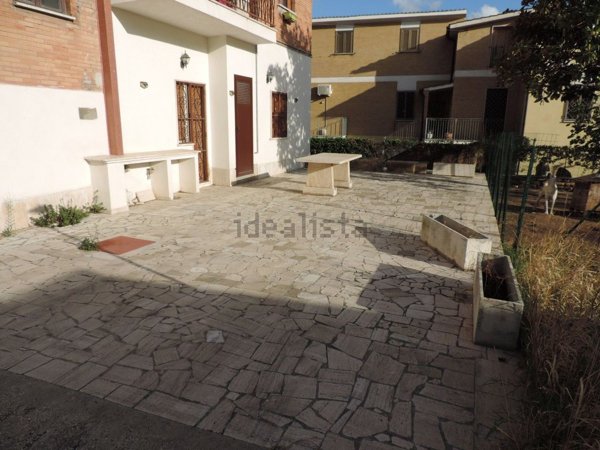 appartamento in vendita a Guidonia Montecelio in zona Guidonia