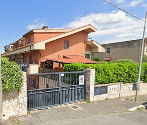 casa indipendente in vendita a Guidonia Montecelio in zona Setteville