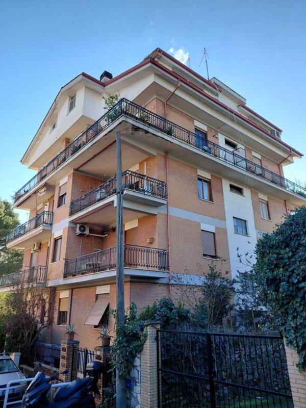 appartamento in vendita a Guidonia Montecelio in zona Guidonia