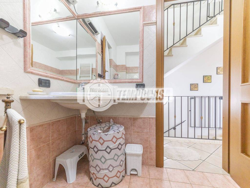 casa indipendente in vendita a Guidonia Montecelio in zona Setteville