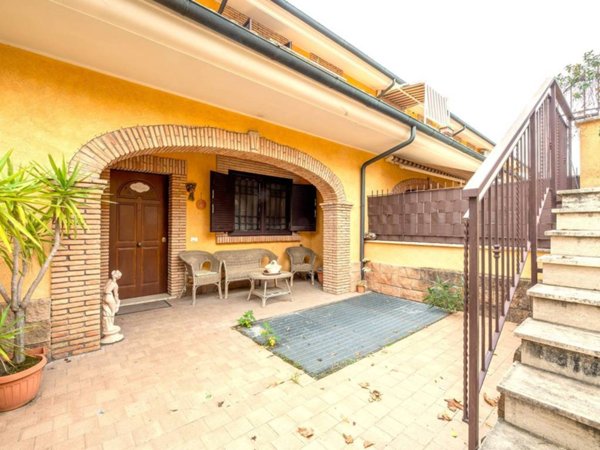 casa indipendente in vendita a Guidonia Montecelio in zona Pichini