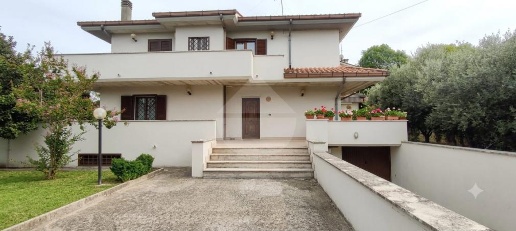 casa indipendente in vendita a Guidonia Montecelio in zona Pichini