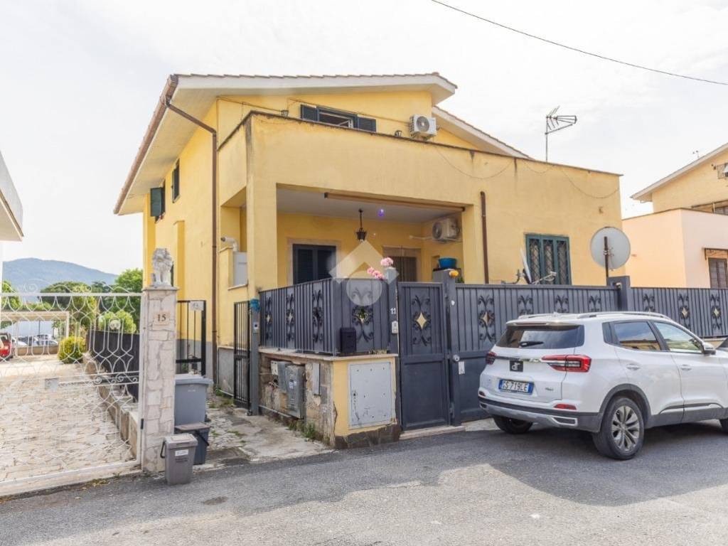 appartamento in vendita a Guidonia Montecelio in zona La Botte