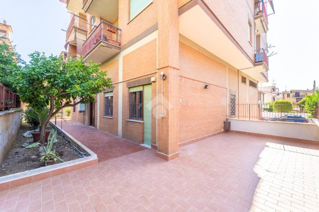 appartamento in vendita a Guidonia Montecelio in zona La Botte