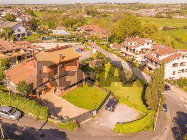 casa indipendente in vendita a Guidonia Montecelio in zona Marco Simone