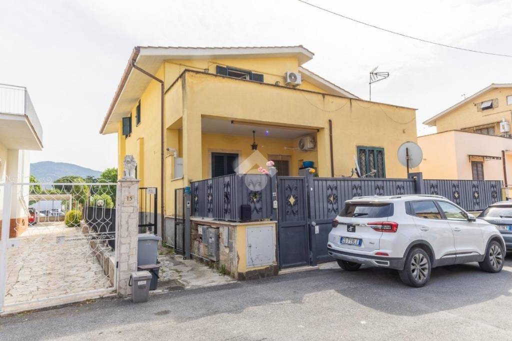 appartamento in vendita a Guidonia Montecelio in zona La Botte