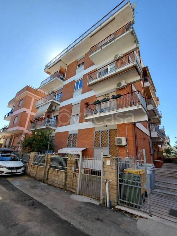 appartamento in vendita a Guidonia Montecelio in zona La Botte