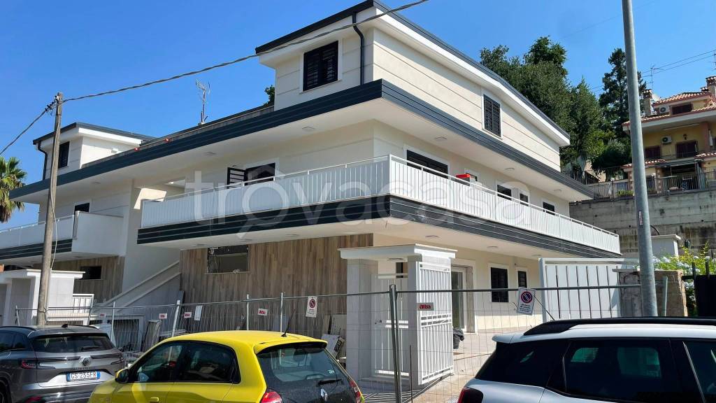 appartamento in vendita a Guidonia Montecelio in zona Marco Simone