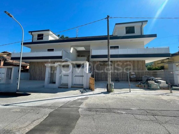 appartamento in vendita a Guidonia Montecelio in zona Marco Simone