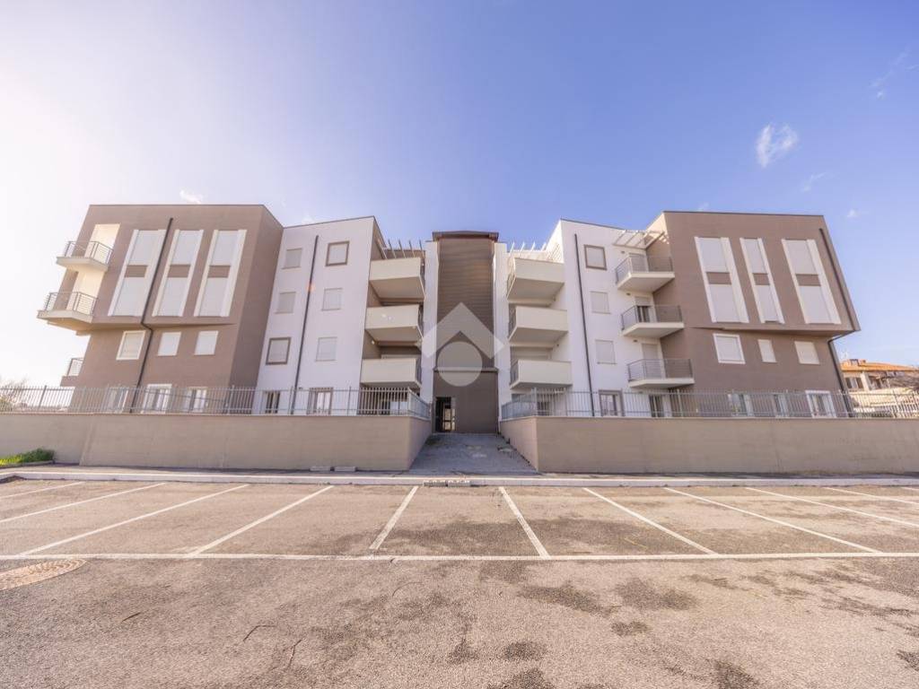 appartamento in vendita a Guidonia Montecelio in zona Colle Fiorito