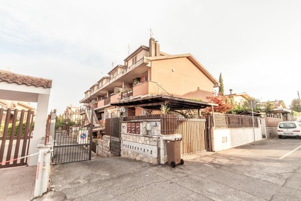 appartamento in vendita a Guidonia Montecelio in zona Colle Fiorito