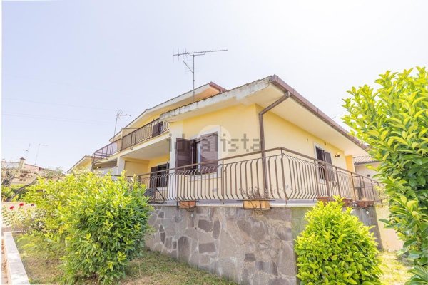 casa indipendente in vendita a Guidonia Montecelio in zona Colleverde