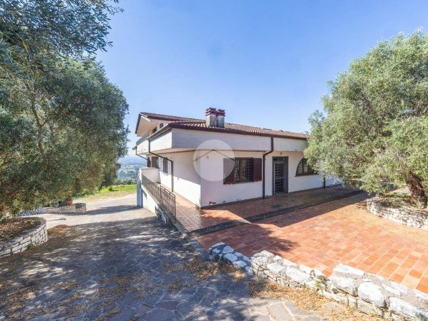 casa indipendente in vendita a Guidonia Montecelio in zona Montecelio