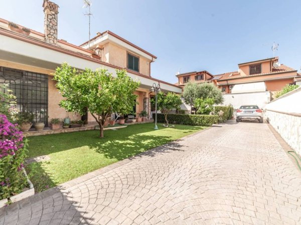 casa indipendente in vendita a Guidonia Montecelio in zona Marco Simone