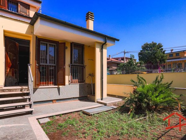 casa indipendente in vendita a Guidonia Montecelio in zona Setteville
