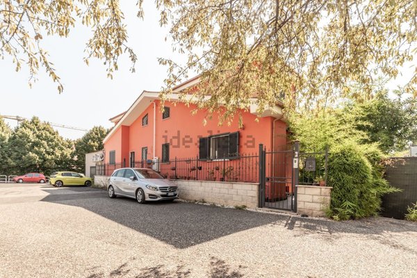 casa indipendente in vendita a Guidonia Montecelio in zona Guidonia