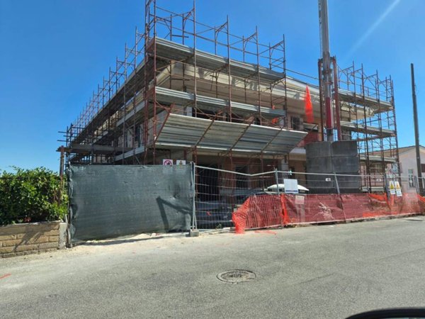 appartamento in vendita a Guidonia Montecelio in zona Marco Simone