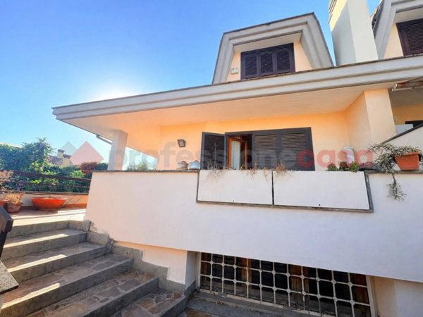 casa indipendente in vendita a Guidonia Montecelio in zona Colleverde