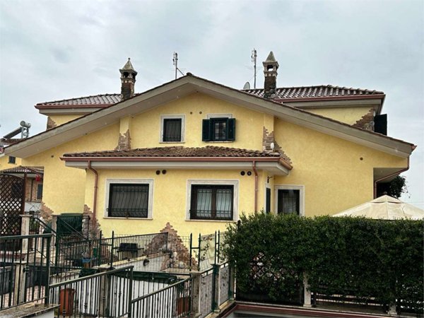 casa indipendente in vendita a Guidonia Montecelio in zona Setteville