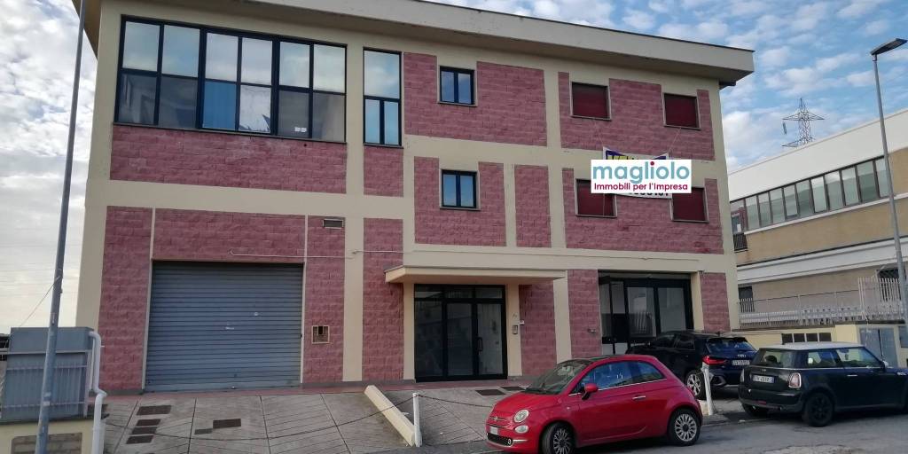 locale commerciale in vendita a Guidonia Montecelio in zona Colleverde